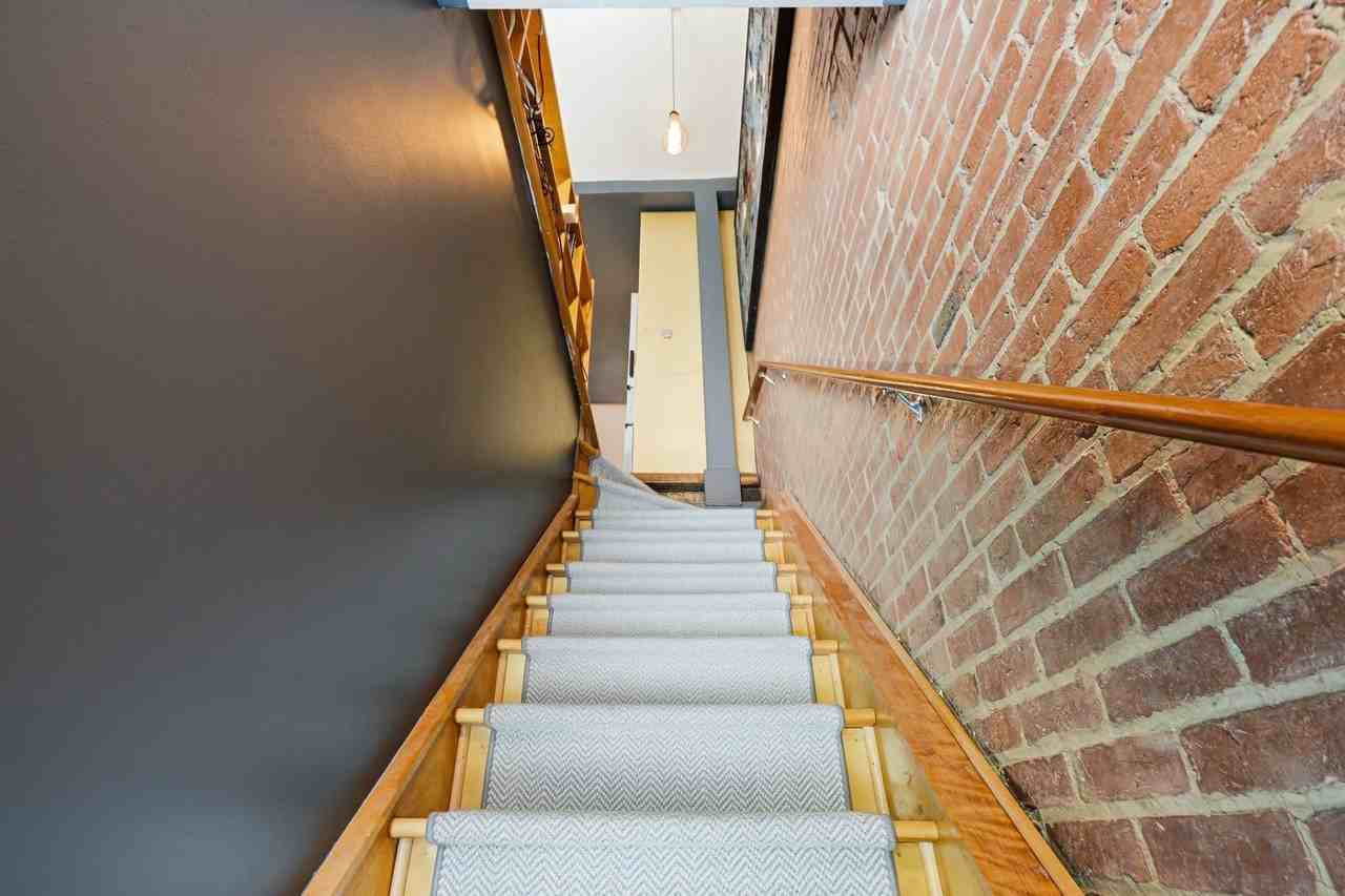 4097 Av Des érables - Photo 3 of 29