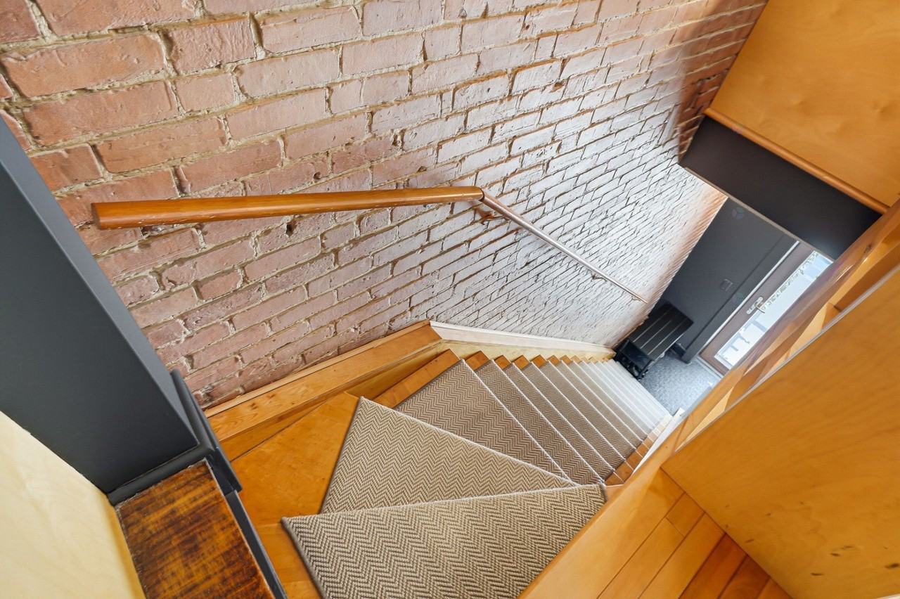 4097 Av Des érables - Photo 4 of 29