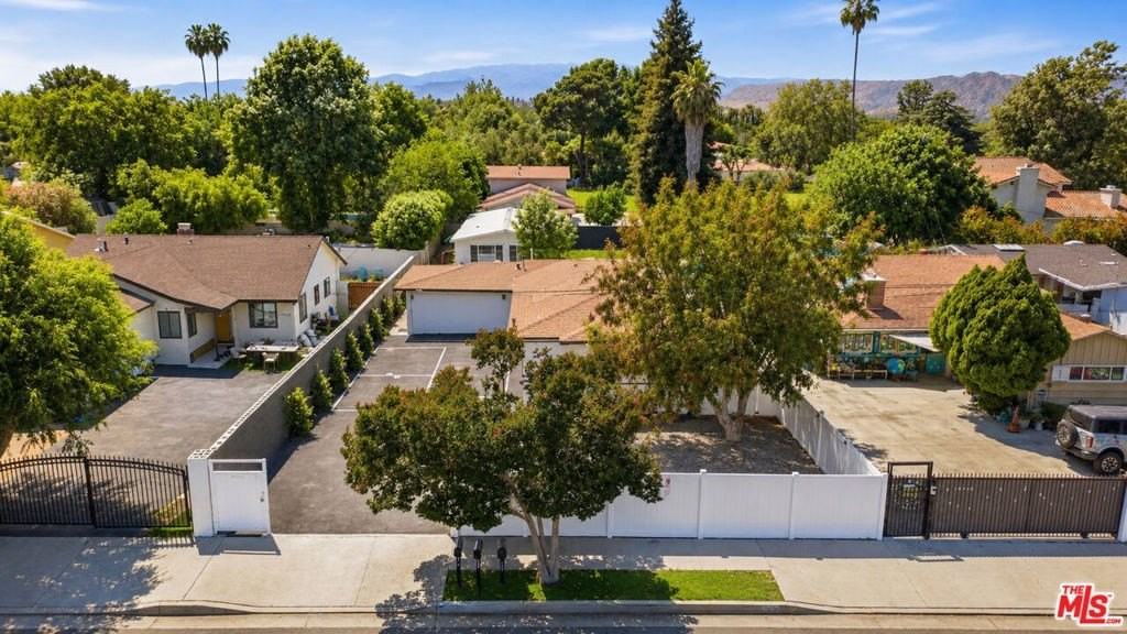6033 Fallbrook Ave - Photo 5 of 17