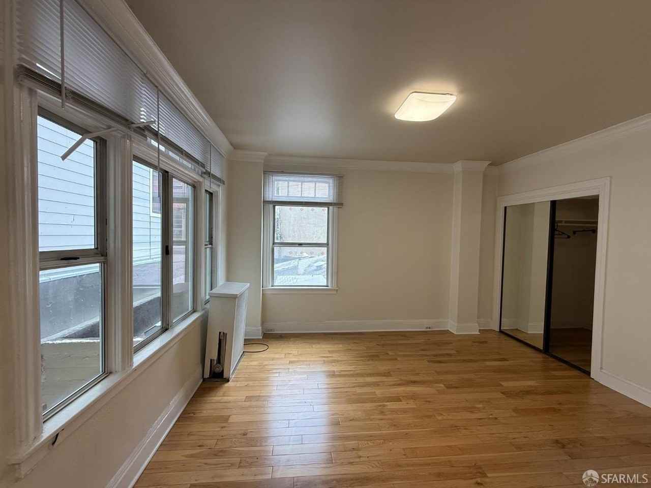 810 Hyde St - Photo 2 of 13