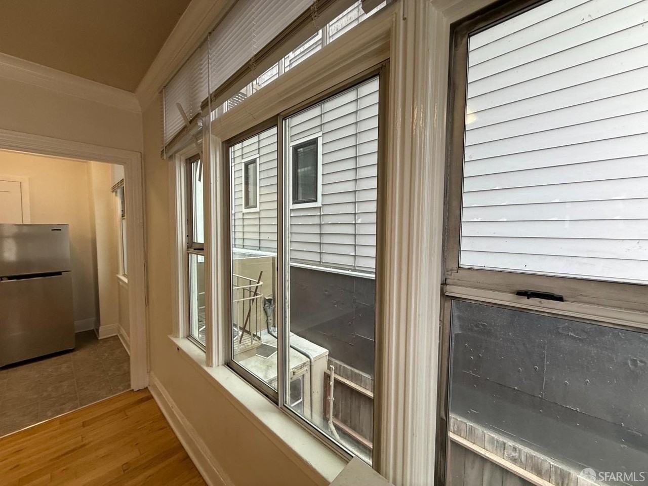 810 Hyde St - Photo 3 of 13