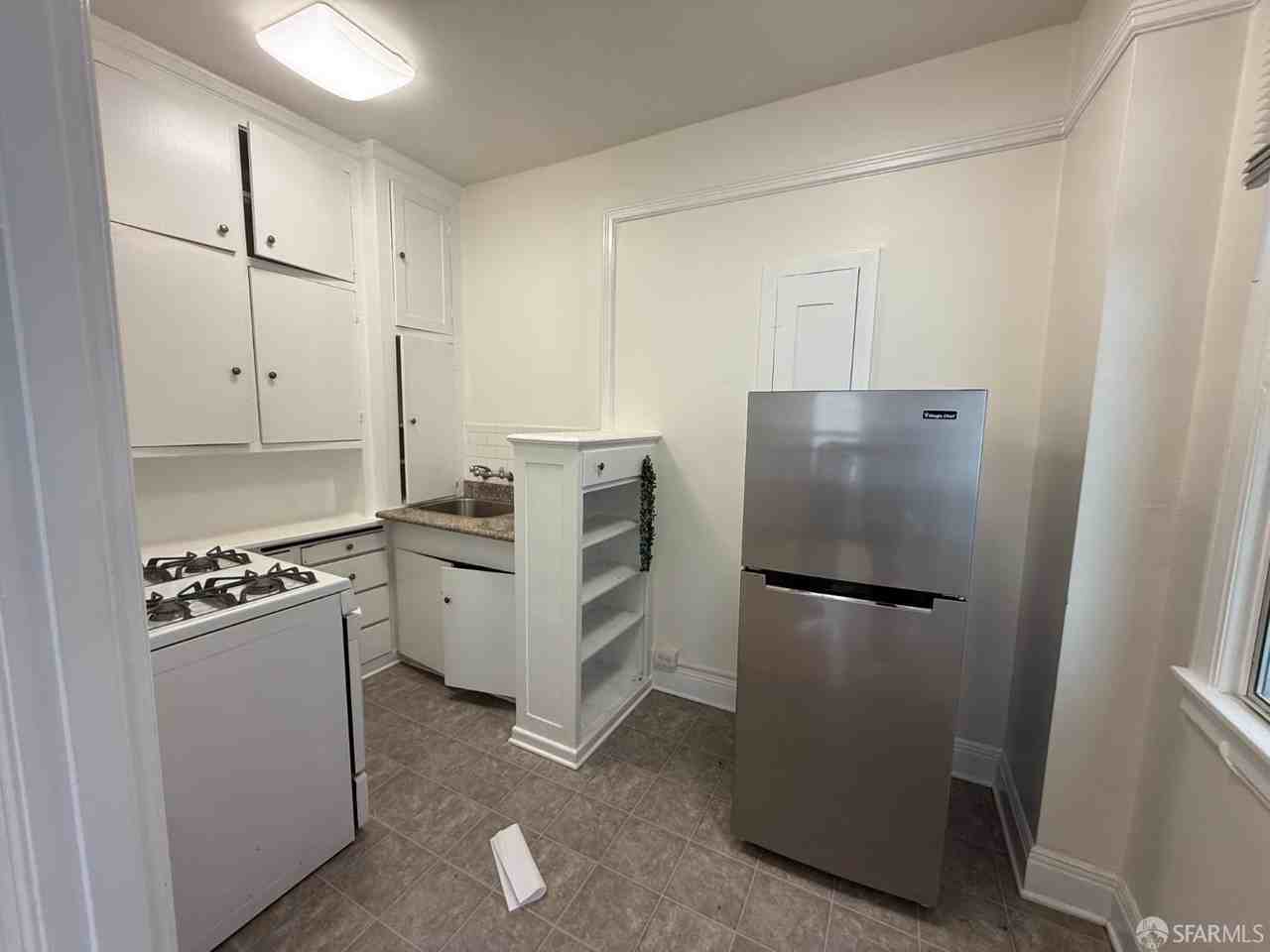810 Hyde St - Photo 7 of 13