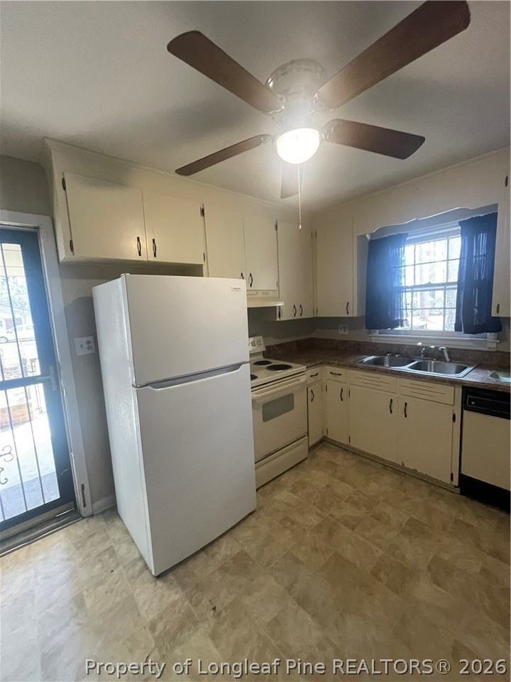 916 Bingham Dr - Photo 3 of 21