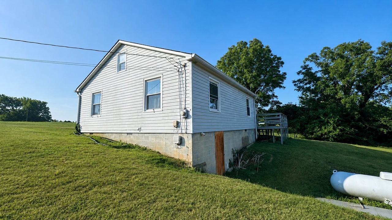 2029 Boone Trl - Photo 2 of 16