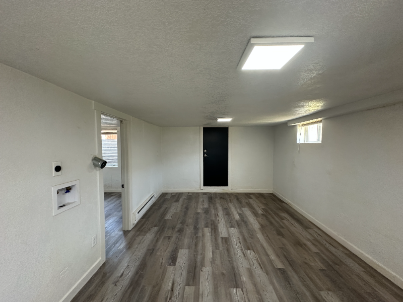 817 1st St #B - Photo 4 of 14