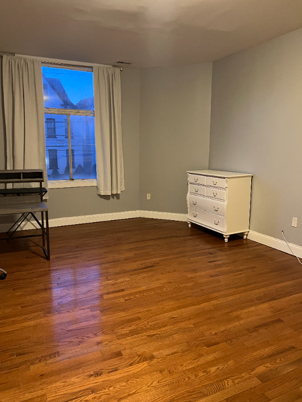 627 College St - Photo 3 of 16