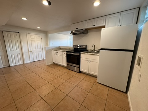 301 Park St #B - Photo 5 of 17
