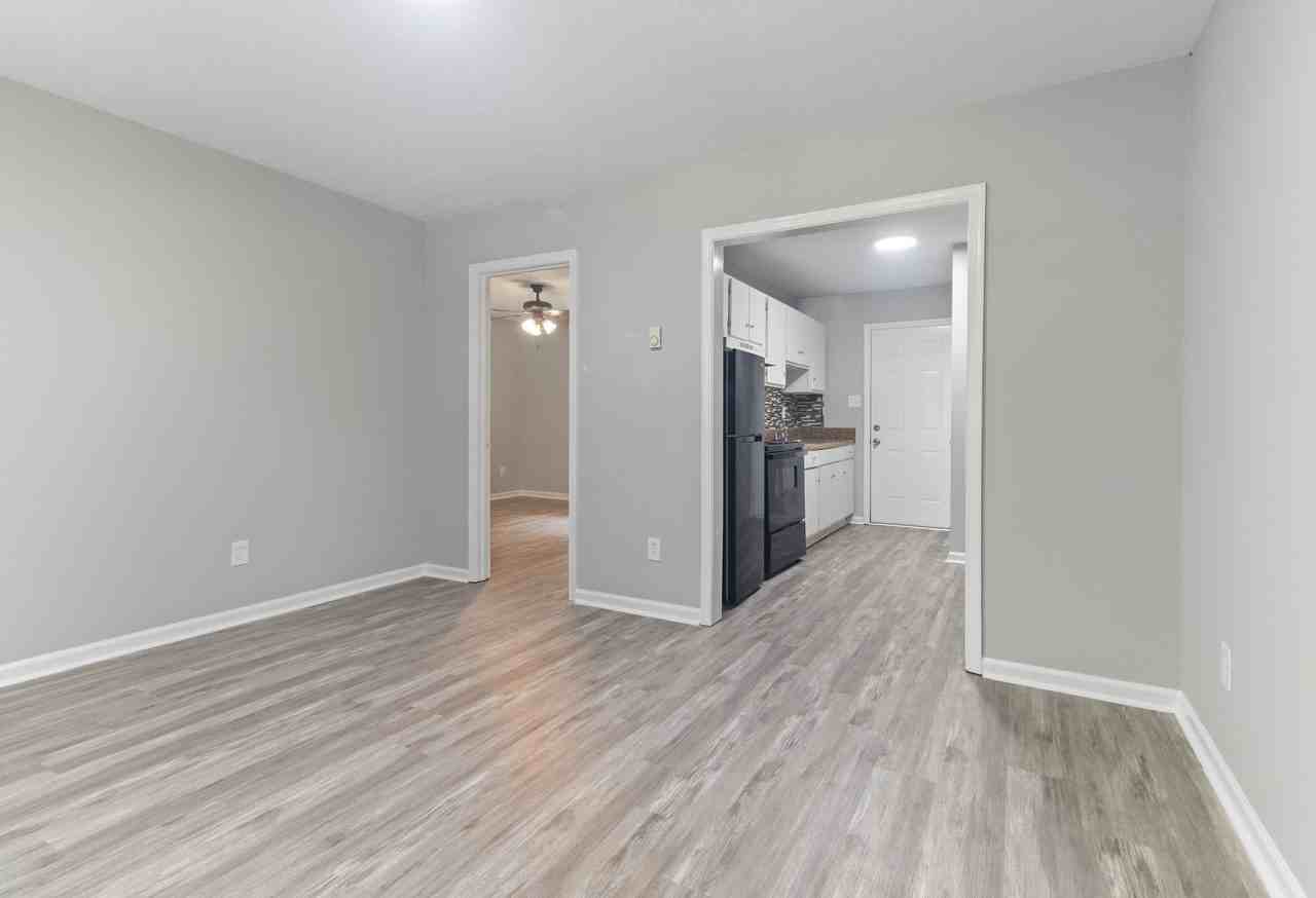 6439 Starbrook Dr - Photo 4 of 11