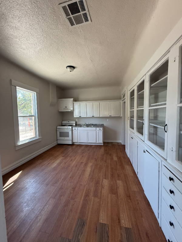 3416 Rivera Ave - Photo 3 of 8