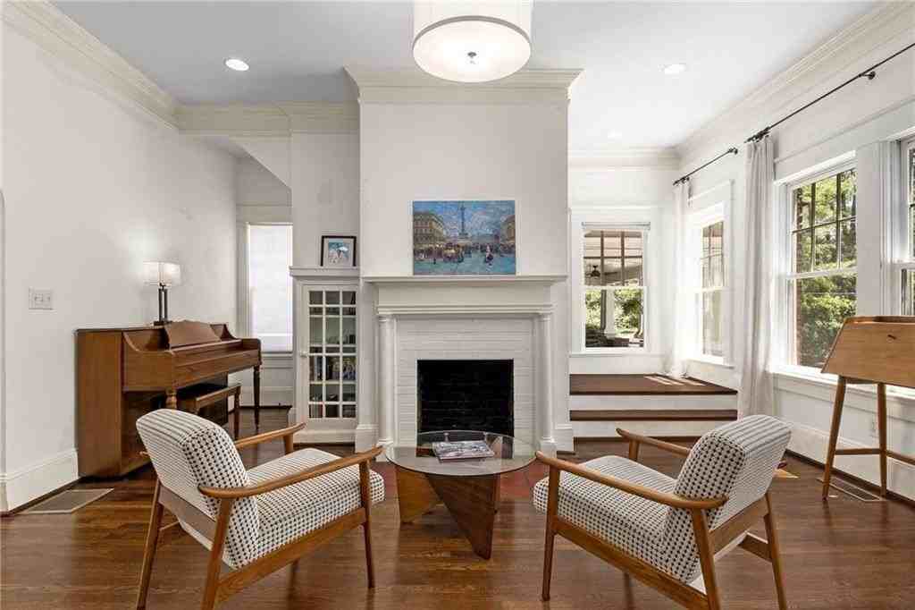 648 Cresthill Ave Ne - Photo 4 of 48