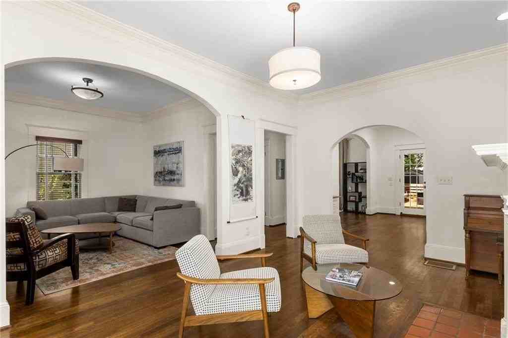 648 Cresthill Ave Ne - Photo 5 of 48