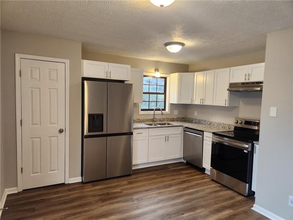 1285 S Lea Ct Se - Photo 2 of 10