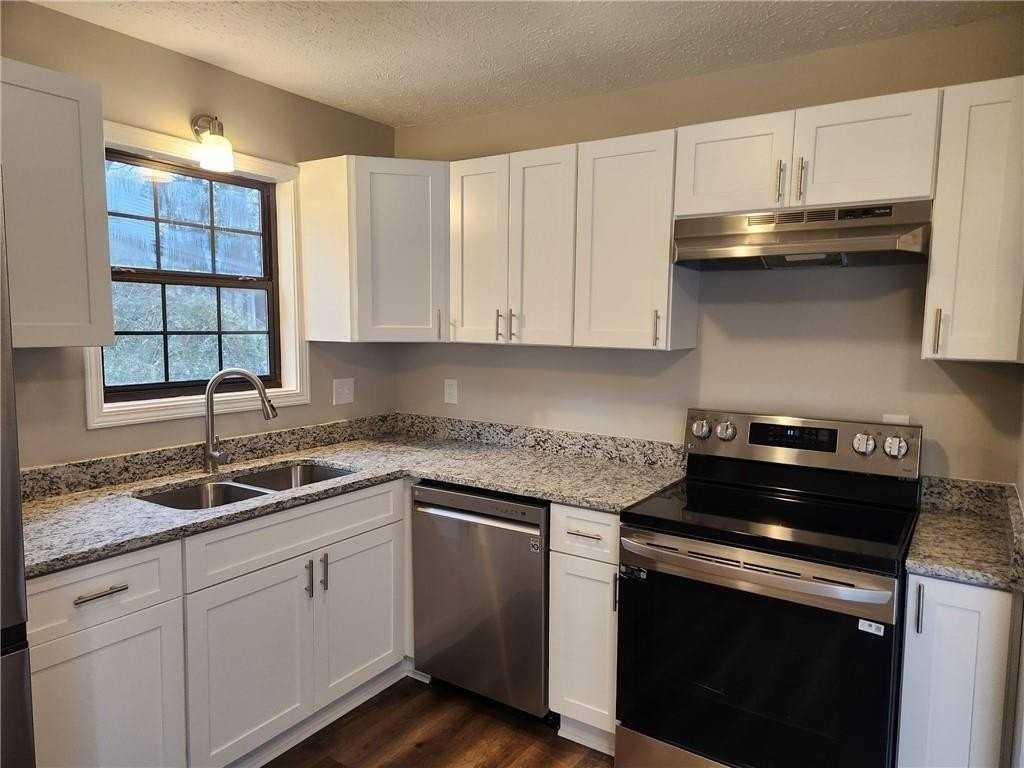 1285 S Lea Ct Se - Photo 3 of 10
