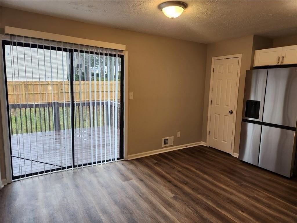 1285 S Lea Ct Se - Photo 4 of 10