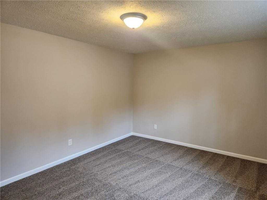 1285 S Lea Ct Se - Photo 6 of 10