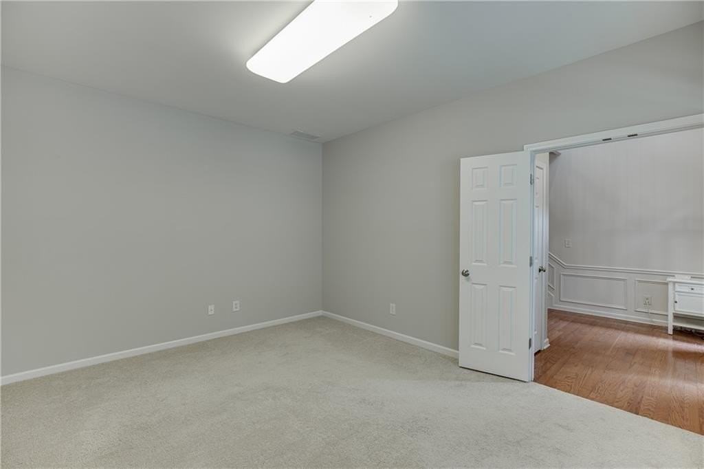 2801 Loftview Sq - Photo 6 of 38