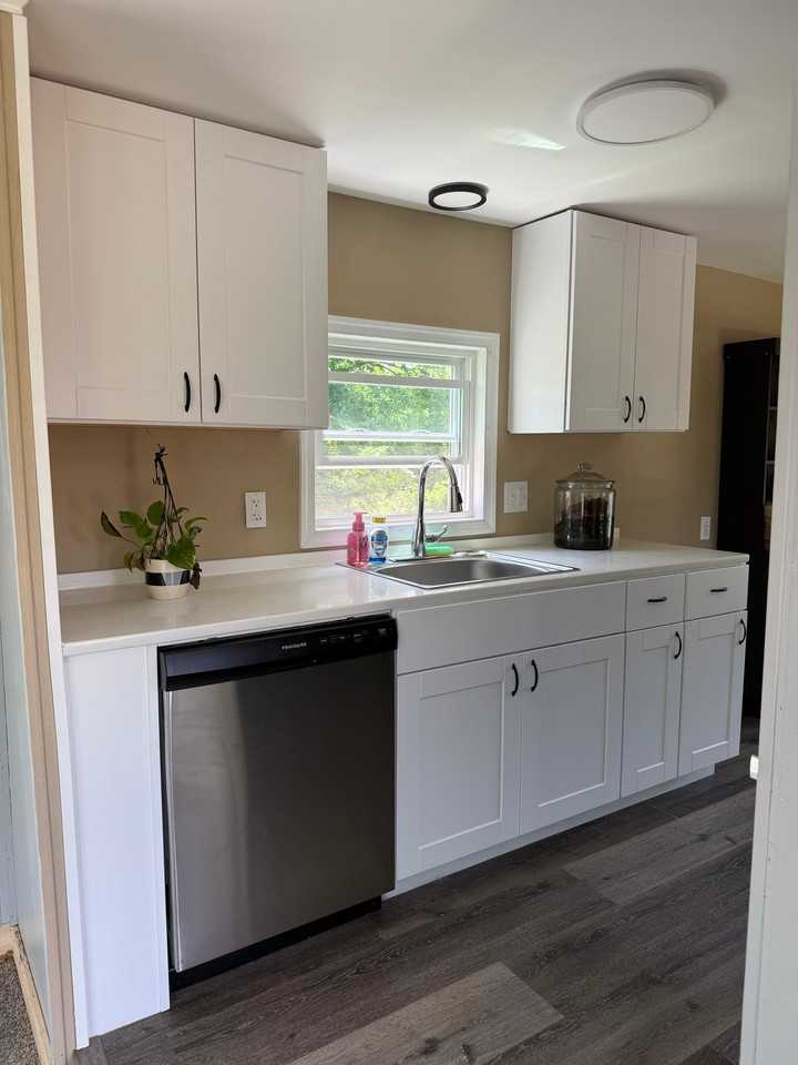 770 River Rd - Photo 5 of 32