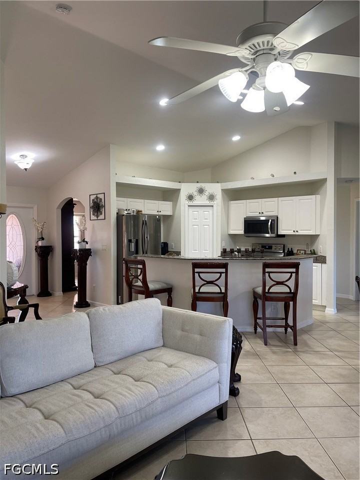 2721 Nw 4th St - Photo 5 of 23