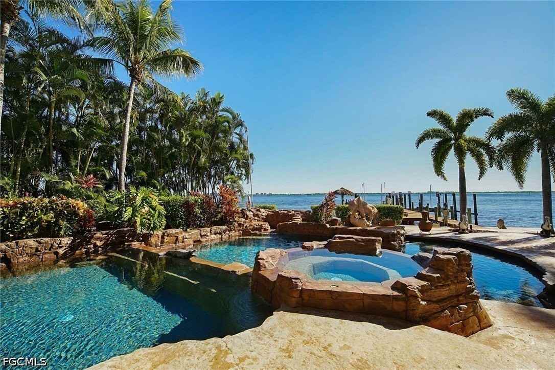 232 Bayshore Dr - Photo 3 of 28