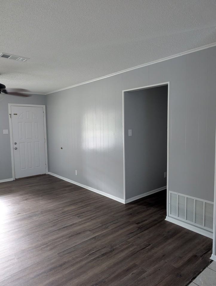 645 N Center St - Photo 3 of 13