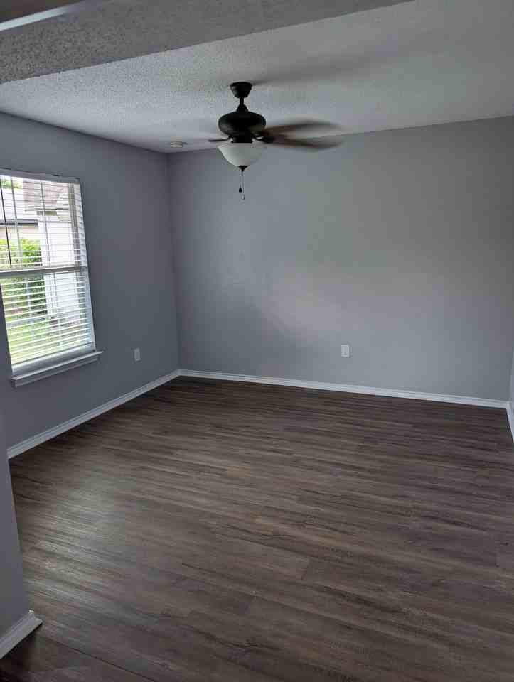 645 N Center St - Photo 4 of 13