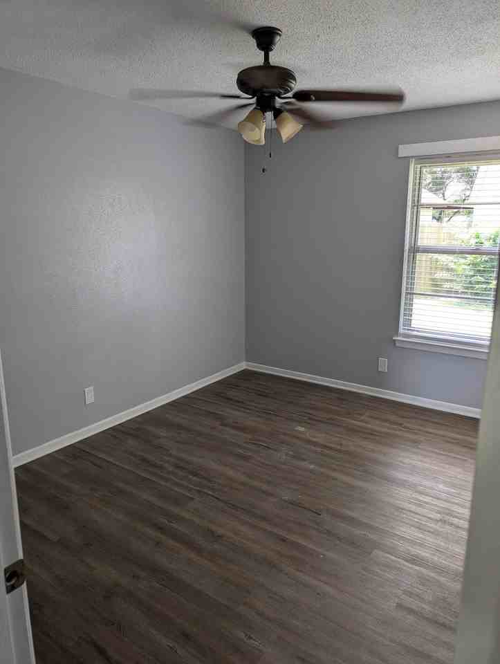 645 N Center St - Photo 6 of 13