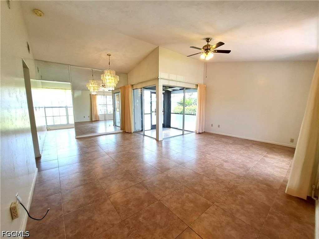 10525 Putnam Ct - Photo 4 of 24