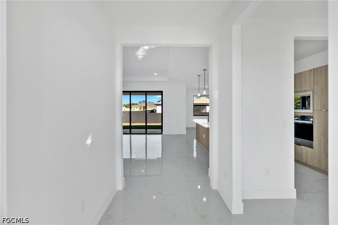 1142 Edelweiss St E - Photo 6 of 28