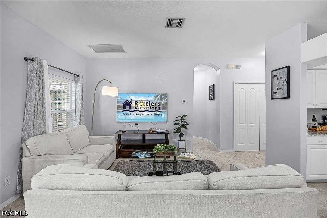 2649 Sw 32nd St - Photo 5 of 33