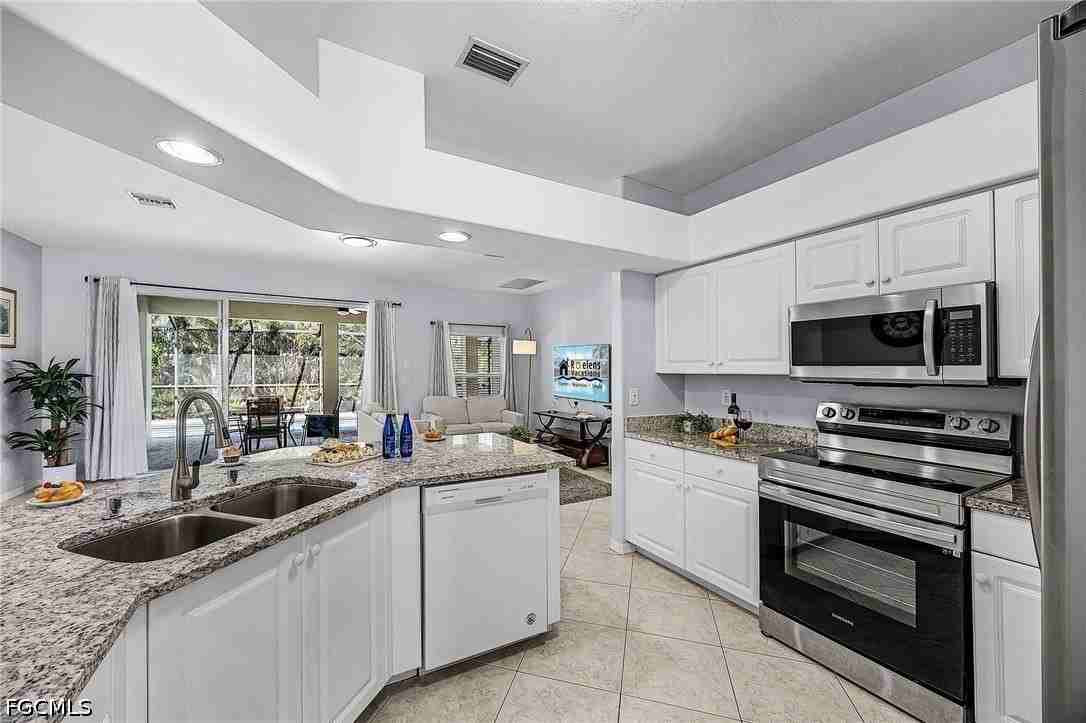 2649 Sw 32nd St - Photo 7 of 33