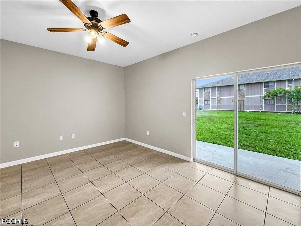 1322 Sw Trafalgar Pkwy - Photo 4 of 32