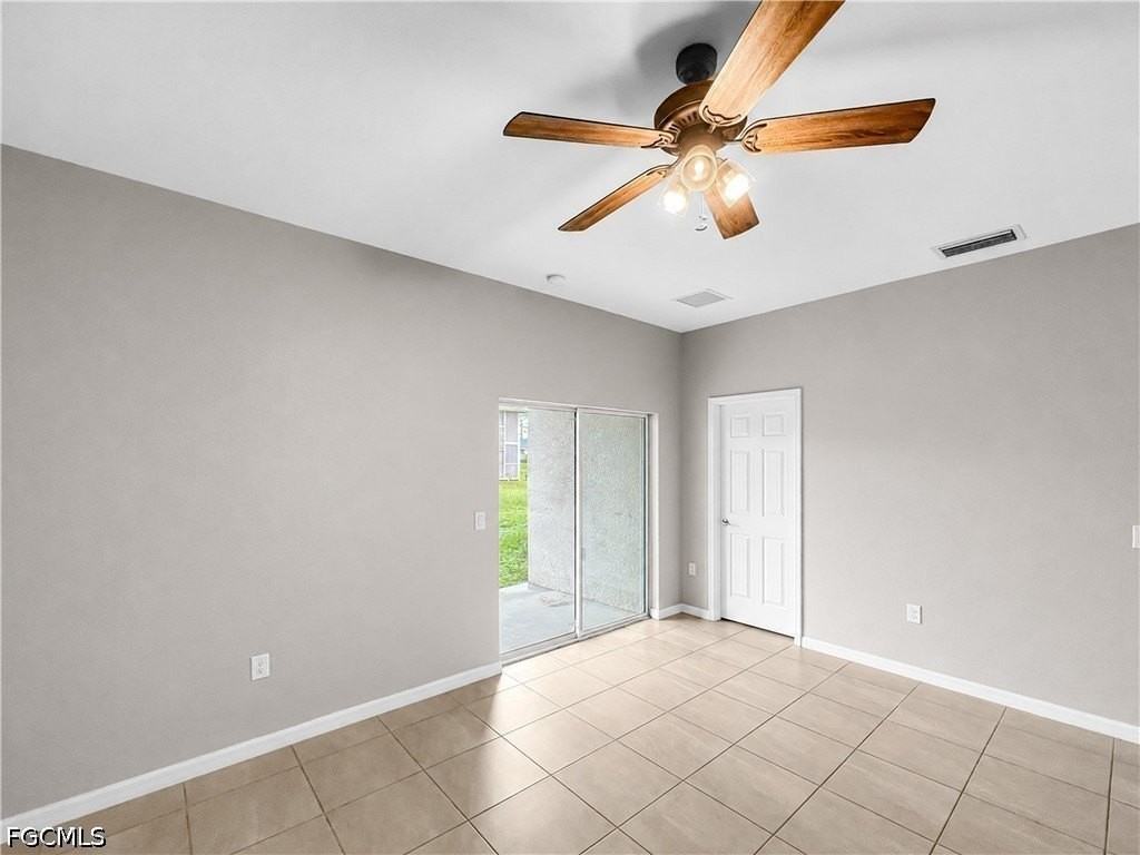 1322 Sw Trafalgar Pkwy - Photo 5 of 32