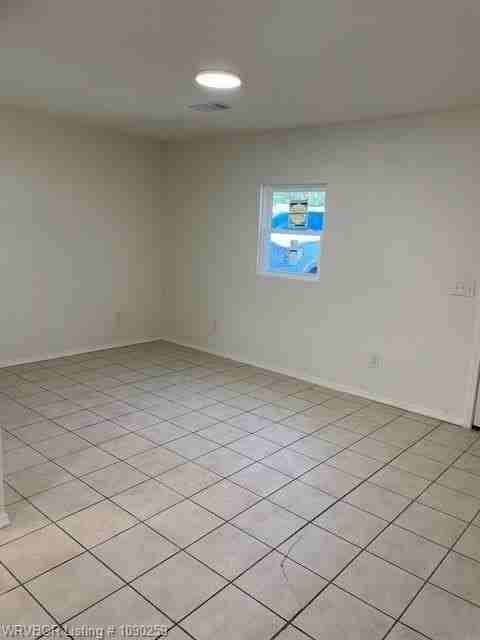 605 Sw 9th St - Photo 4 of 11