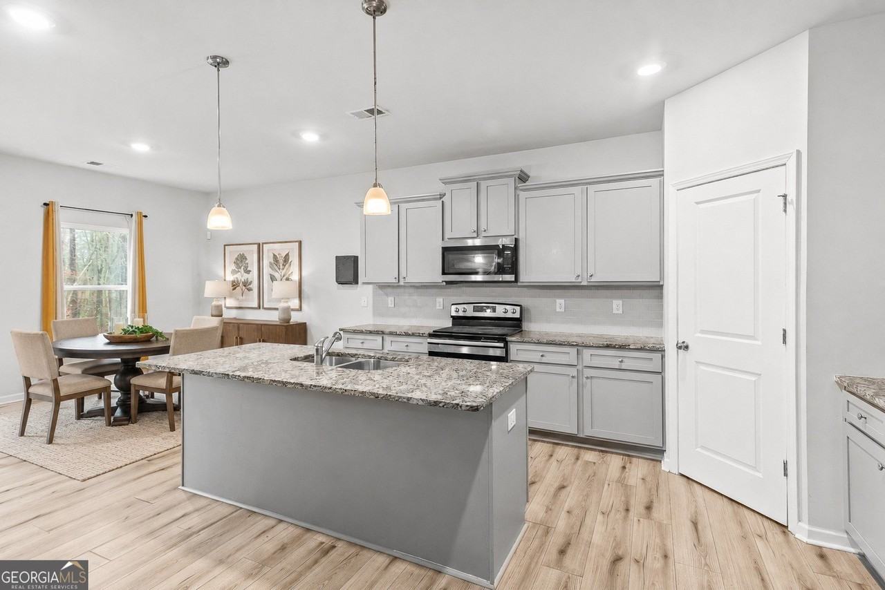328 Orchid Dr - Photo 4 of 21