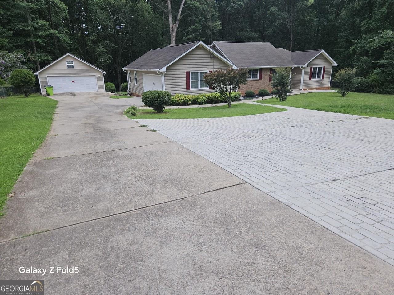 49 Cook Ln - Photo 4 of 11