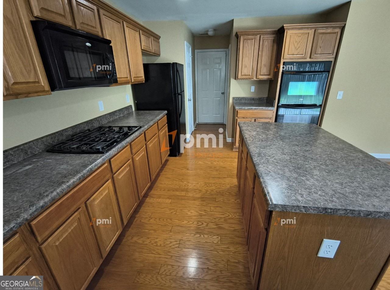 350 Fairmont Way - Photo 2 of 17