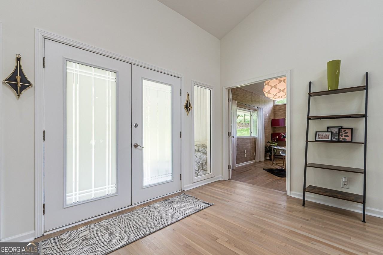 4523 Runnemede Rd Nw - Photo 5 of 41
