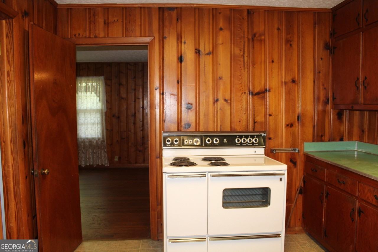 1115 W Spring St - Photo 3 of 6