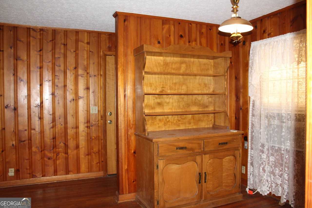 1115 W Spring St - Photo 5 of 6