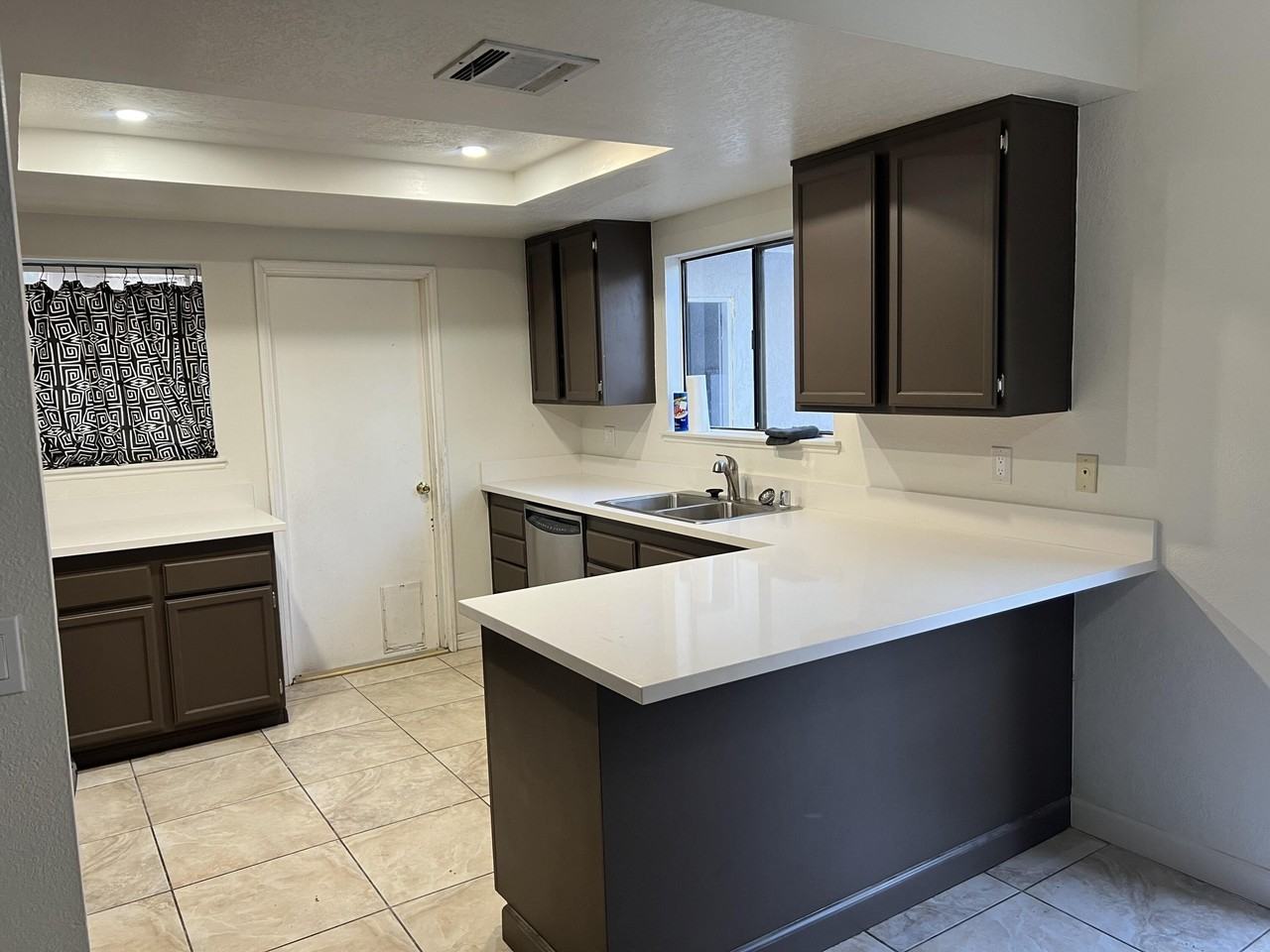 1508 E Avenue J2 - Photo 2 of 14