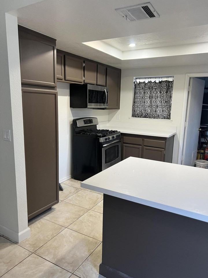 1508 E Avenue J2 - Photo 3 of 14