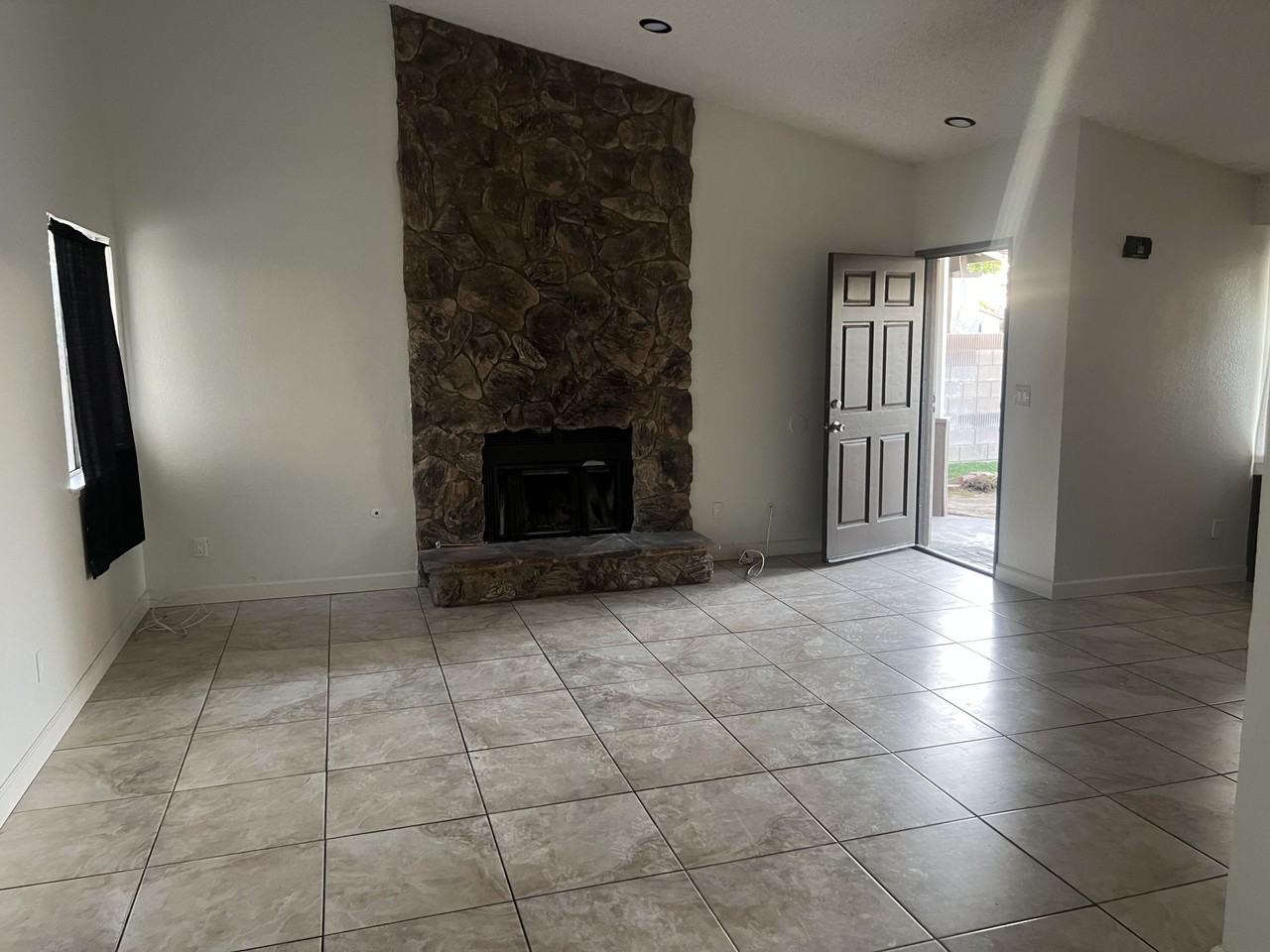 1508 E Avenue J2 - Photo 4 of 14