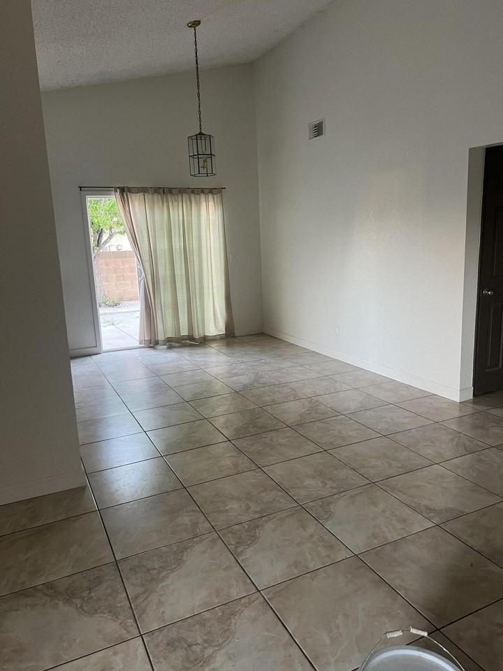 1508 E Avenue J2 - Photo 5 of 14