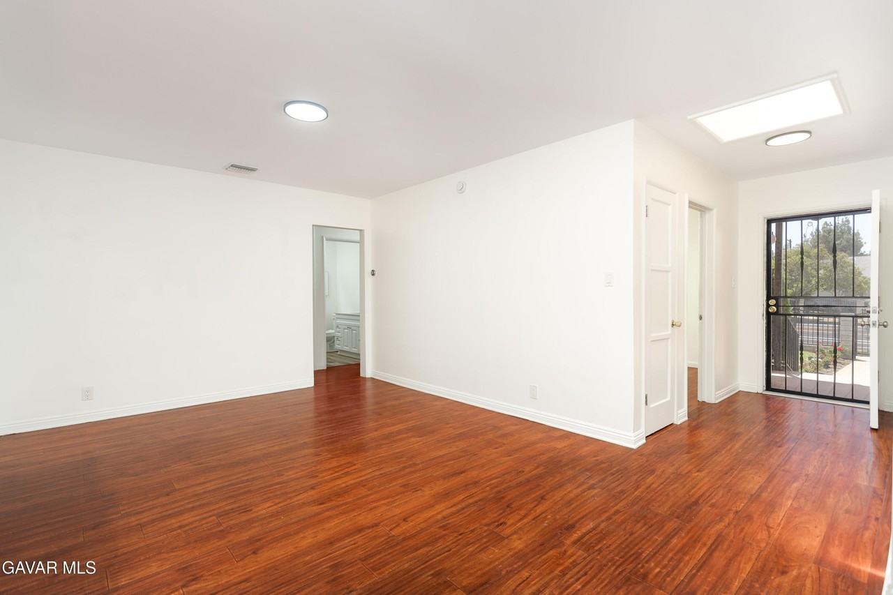 13951 Terra Bella St - Photo 4 of 29