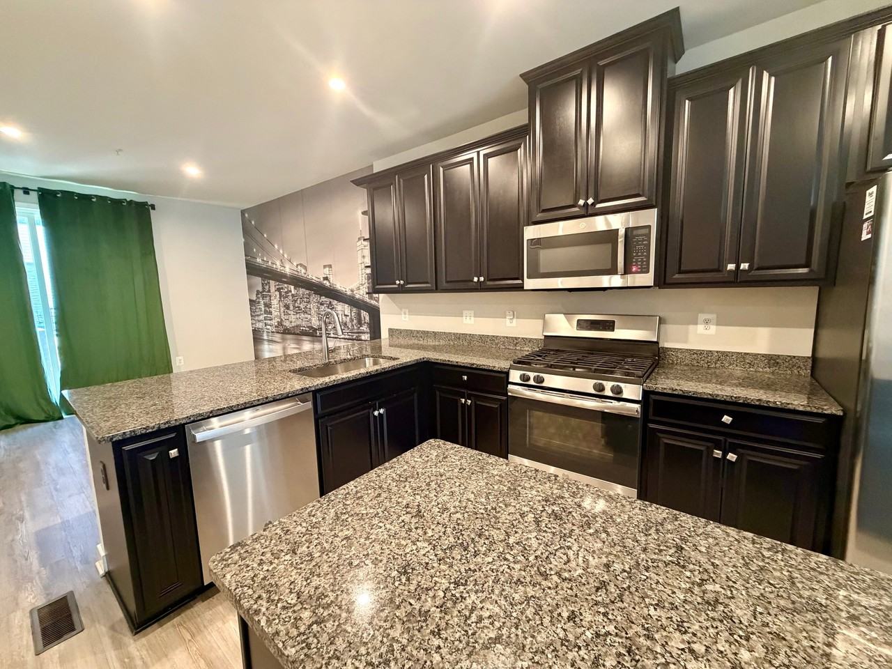 2807 Lewis Ave - Photo 6 of 22