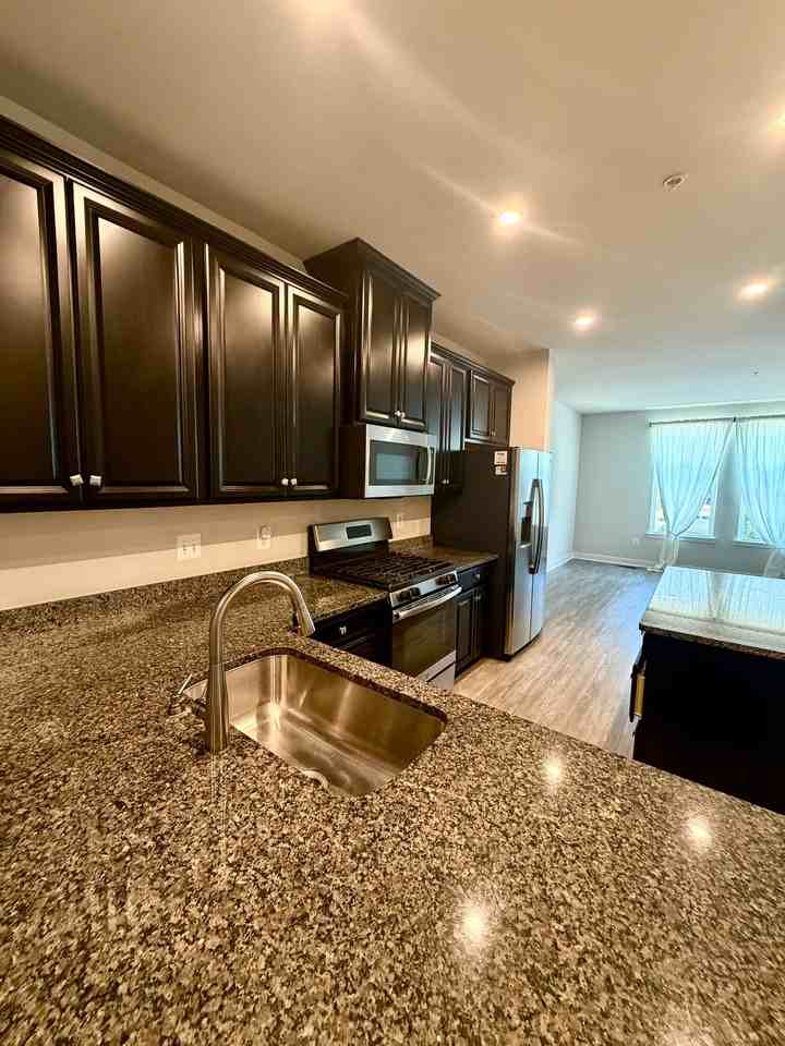 2807 Lewis Ave - Photo 7 of 22