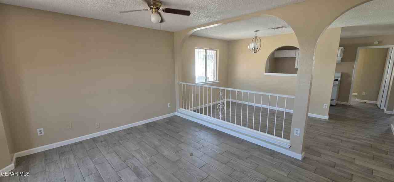 11559 Tony Ponce Dr - Photo 2 of 8