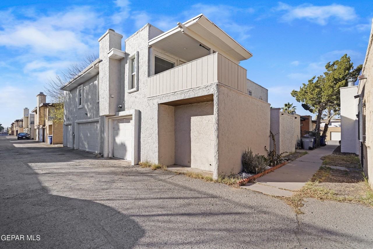 10628 Springwood Dr #D - Photo 2 of 29