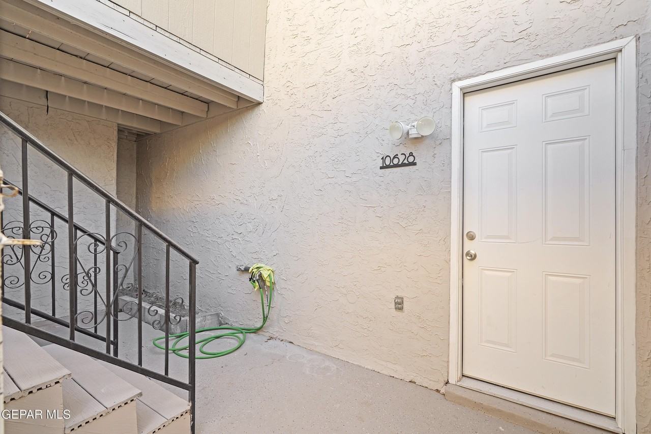 10628 Springwood Dr #D - Photo 5 of 29