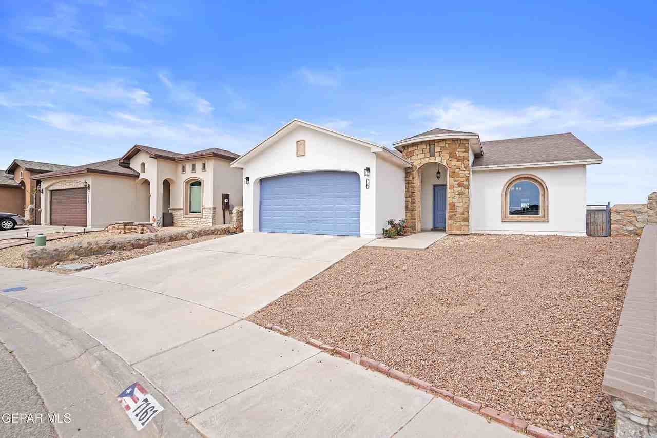 7161 N Skies Ln - Photo 2 of 29